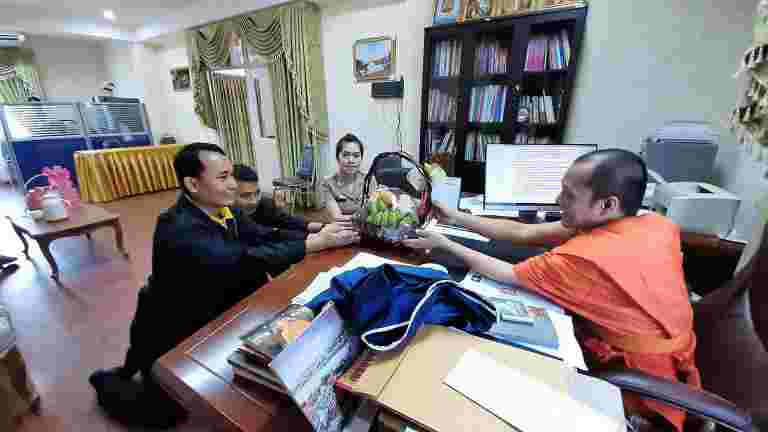“สำนักงานวิชาการวิทยาลัยสงฆ์ร้อยเอ็ดสวัสดีปีใหม่และขอพรเนื่องในเทศกาลขึ้นปีใหม่”