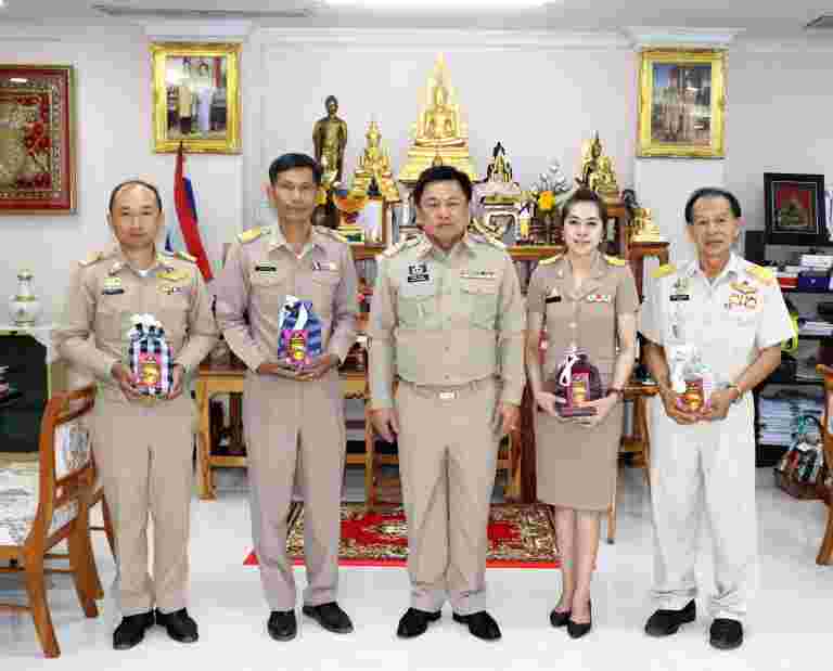 “วิทยาลัยสงฆ์ร้อยเอ็ดสวัสดีปีใหม่และขอพรเนื่องในเทศกาลขึ้นปีใหม่”